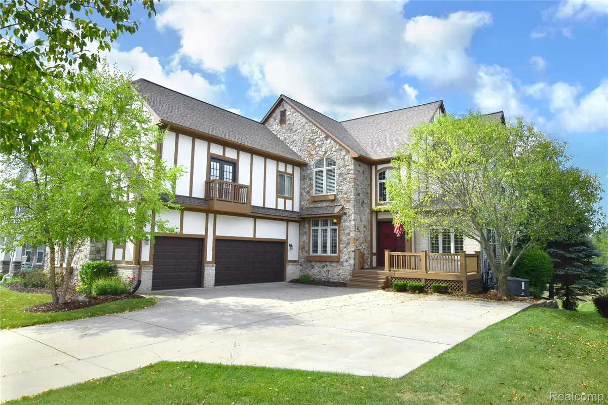 10130 St Ives Way, Grand Blanc, MI 48439 - #1