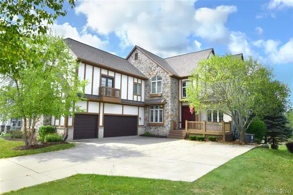 10130 St Ives Way, GrandBlanc, MI 48439