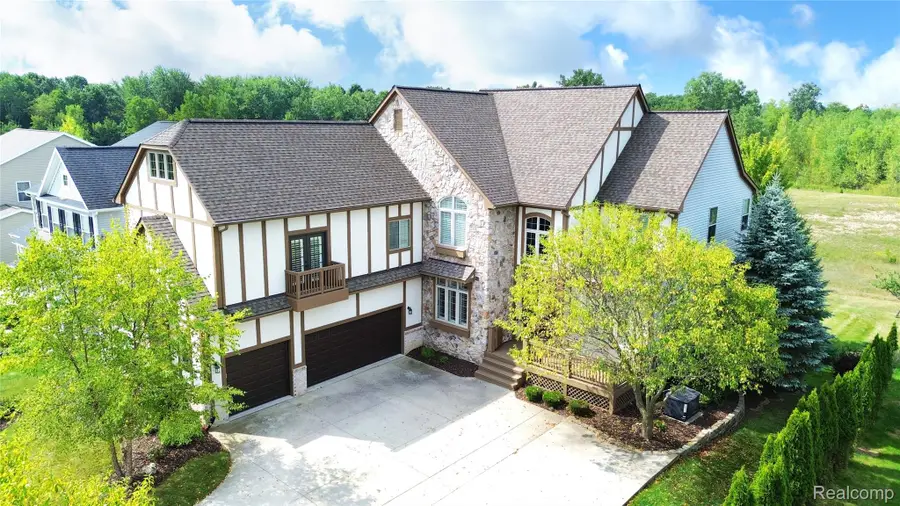 10130 St Ives Way, Grand Blanc, MI 48439 - #2