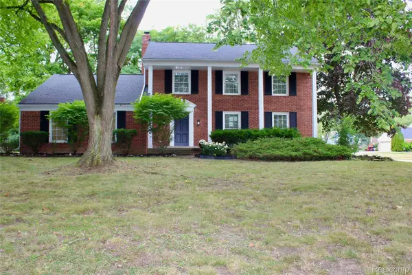 5620 Old Carriage Lane, WestBloomfield, MI 48322