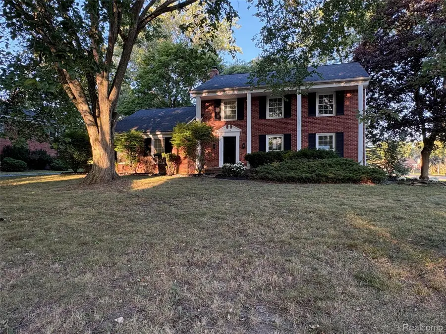 5620 Old Carriage Lane, West Bloomfield, MI 48322 - #2