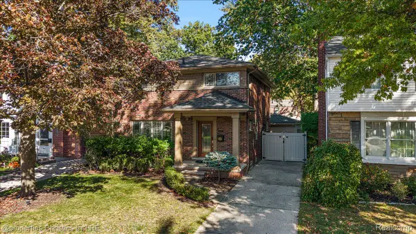 1870 Prestwick Road, GrossePointeWoods, MI 48236