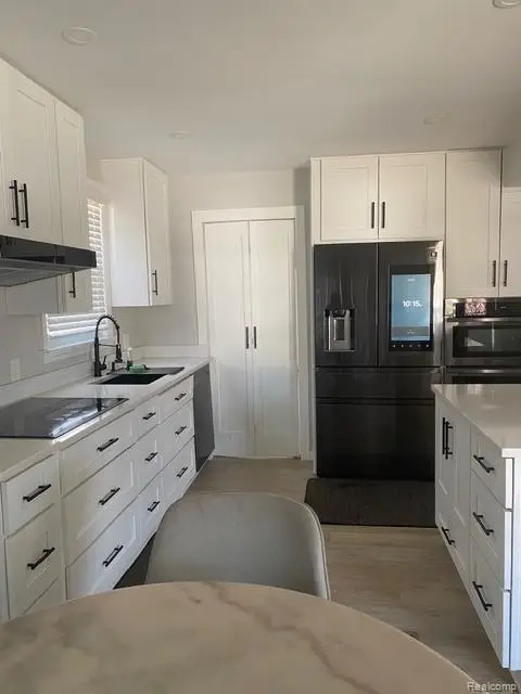 6160 Kendal Street, Dearborn, MI 48126 - #2