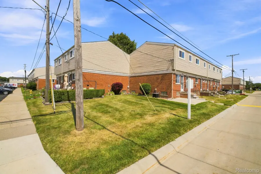 19343 S Highlite Drive, Clinton Township, MI 48035 - #3