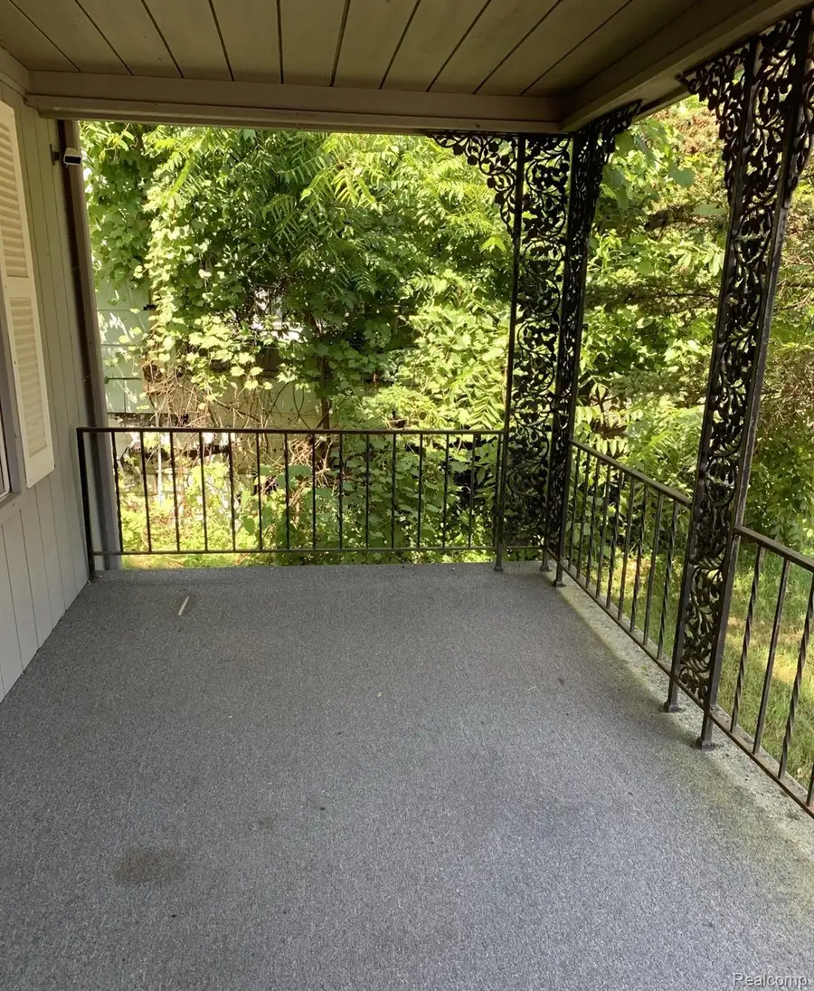 128 E Lakeview Avenue, Flint, MI 48503 - #3