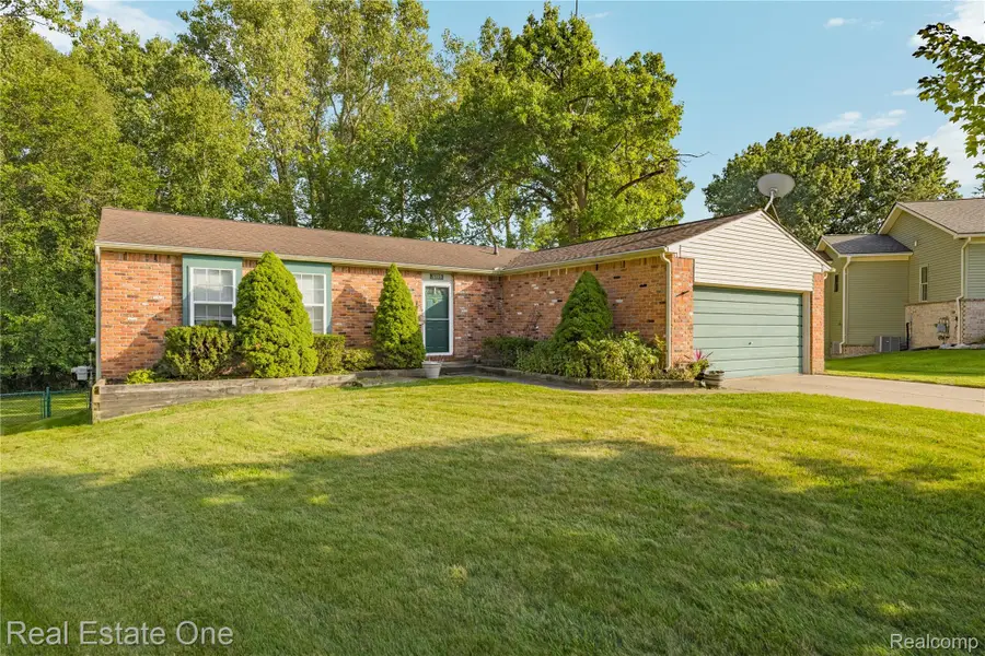 6159 Bay Court, Waterford, MI 48327 - #2