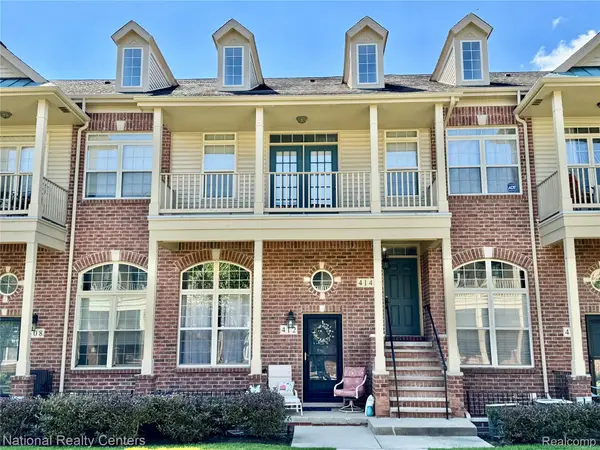 414 Old Pine Way #136, WalledLake, MI 48390