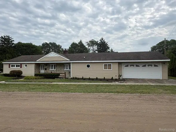 32223 Woodbrook Drive, Wayne, MI 48184
