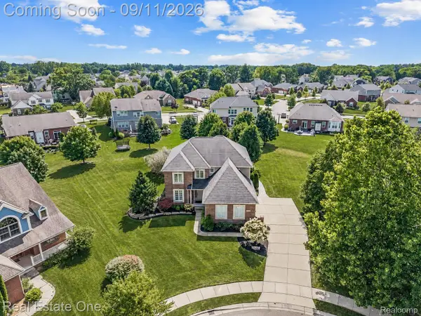 26690 Kentucky Court, SouthLyon, MI 48178