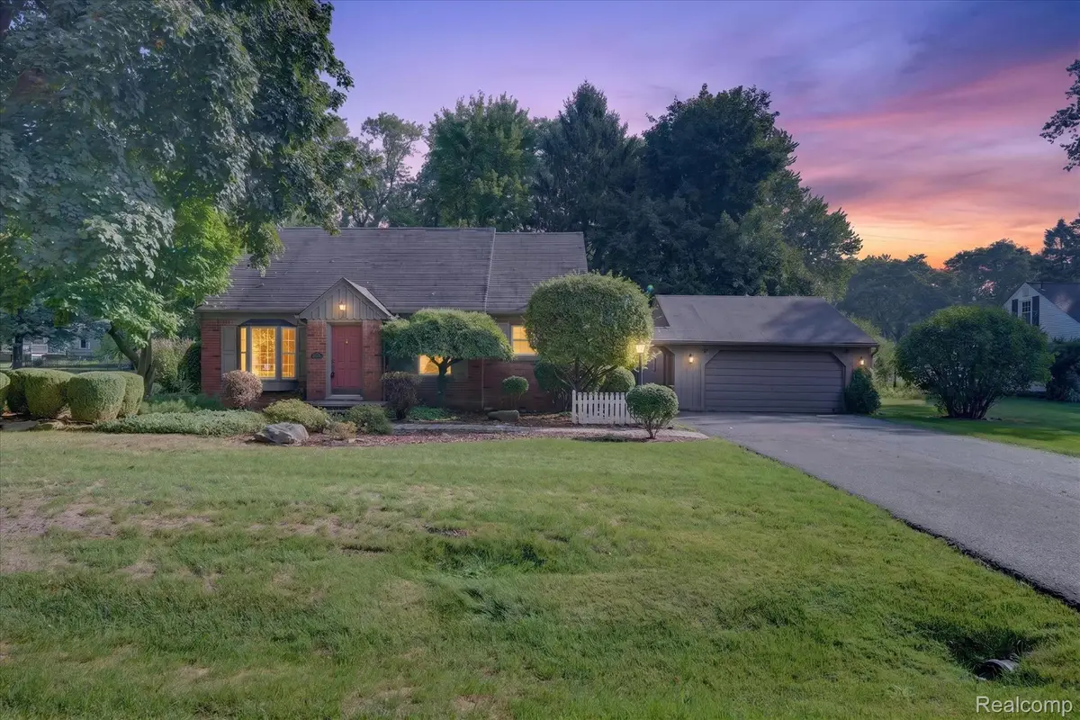 2724 Chadwick Drive, Waterford, MI 48328 - #1