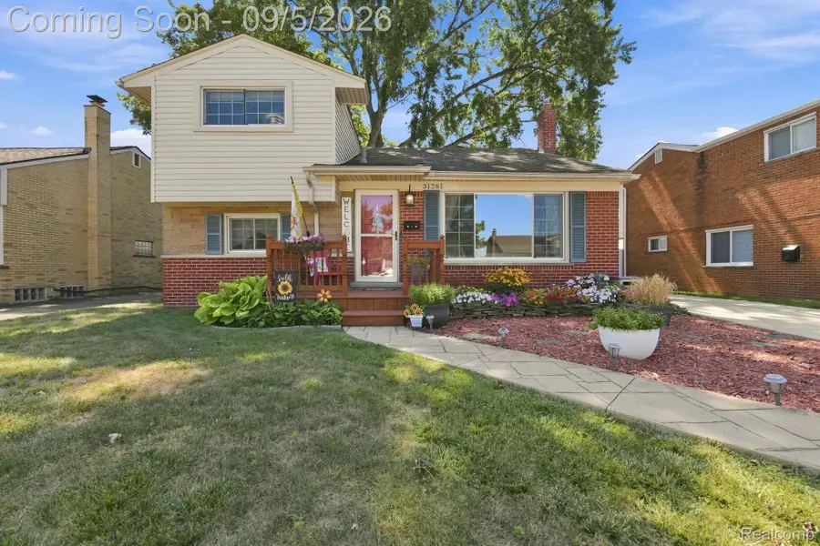 31261 Mackenzie Drive, Westland, MI 48185 - #2