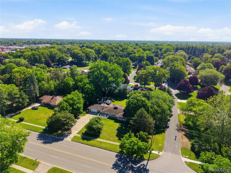 1690 N Center Road, Saginaw, MI 48638 - #3