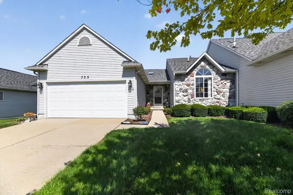 753 Challenging Trail, SouthLyon, MI 48178