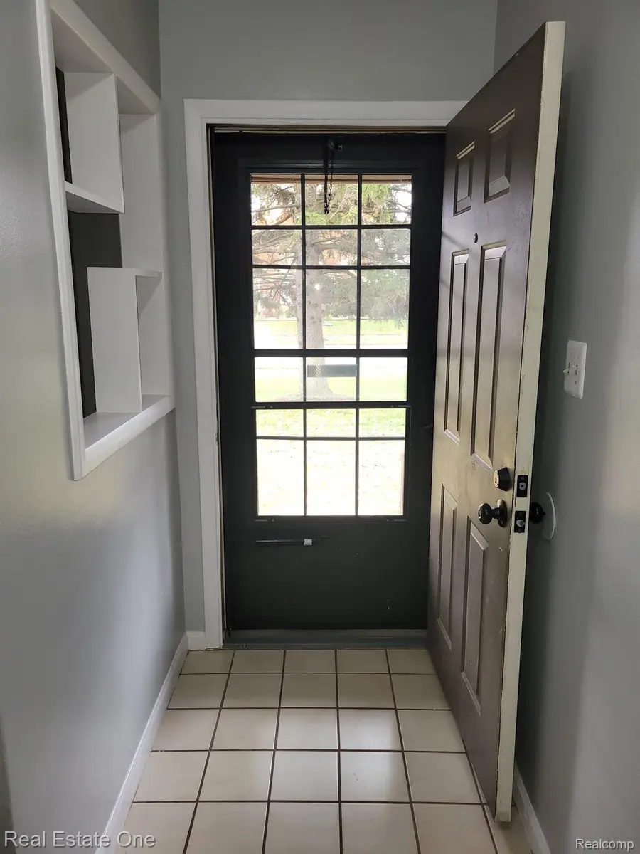 181 Crestfield Avenue, Troy, MI 48085 - #3