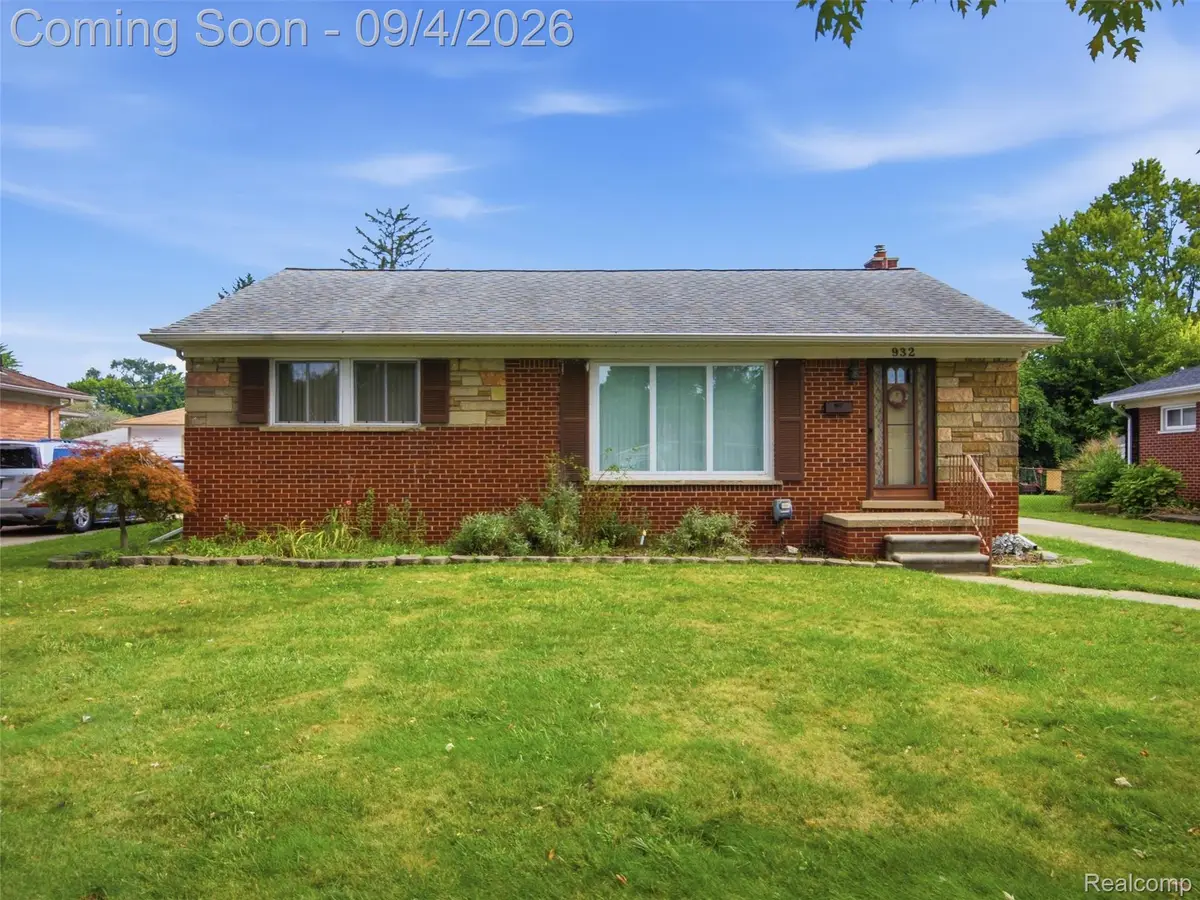 932 N Esplanade Street, Mount Clemens, MI 48043 - #1