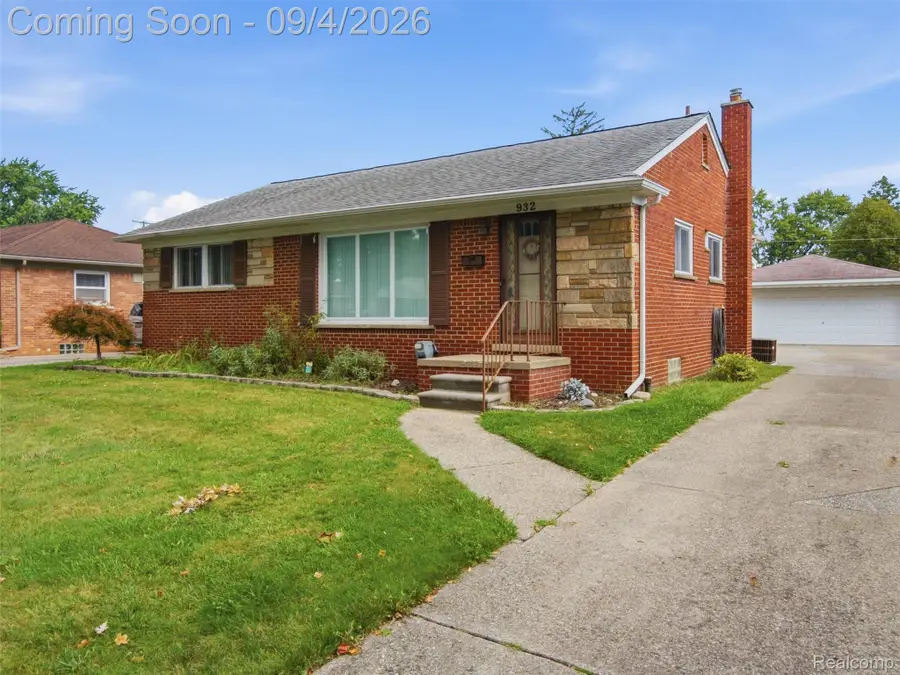 932 N Esplanade Street, Mount Clemens, MI 48043 - #3