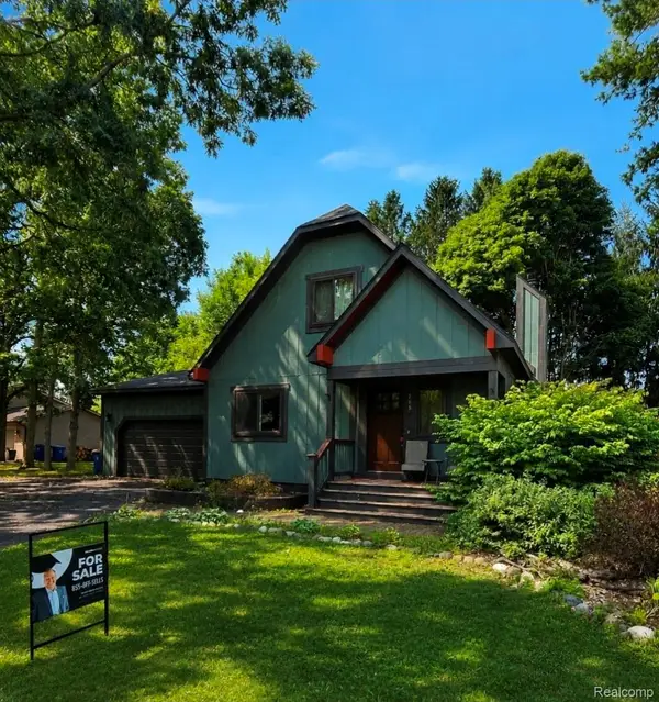 705 Estes Court, Waterford, MI 48327