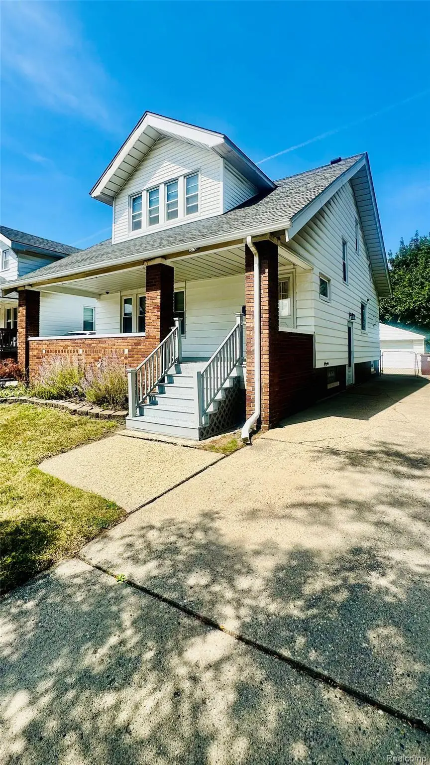 8071 Harding, Center Line, MI 48015 - #2