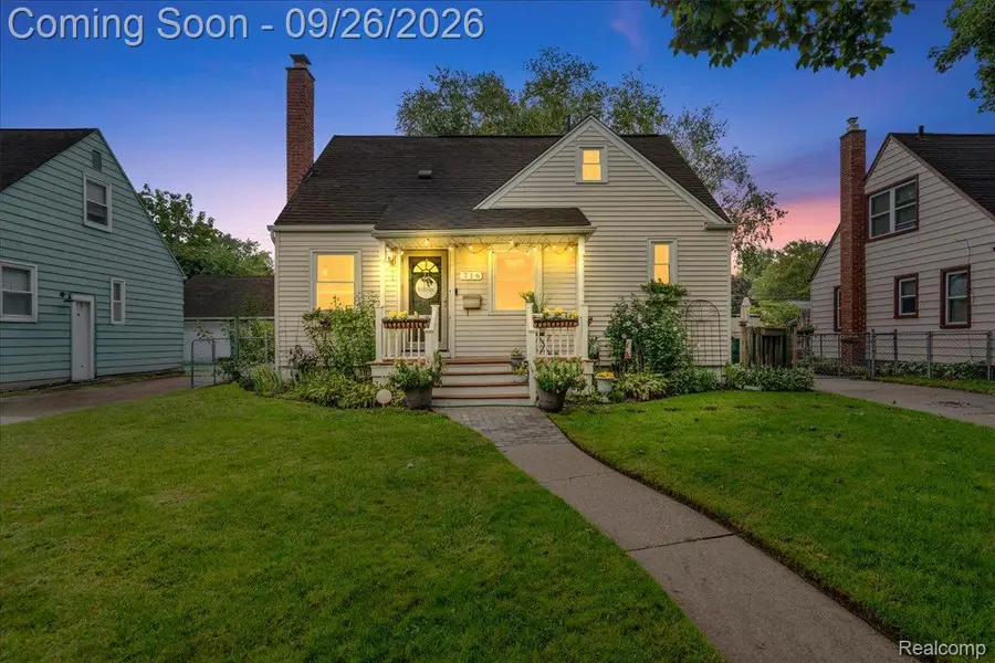 716 Flowerdale Street, Ferndale, MI 48220 - #2