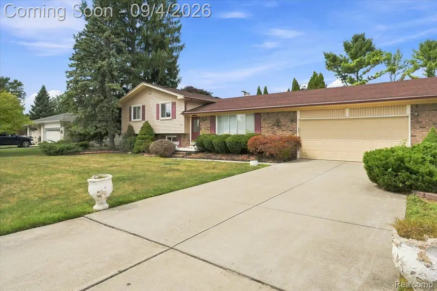 37582 Whitney Drive, Wayne, MI 48184 - #2