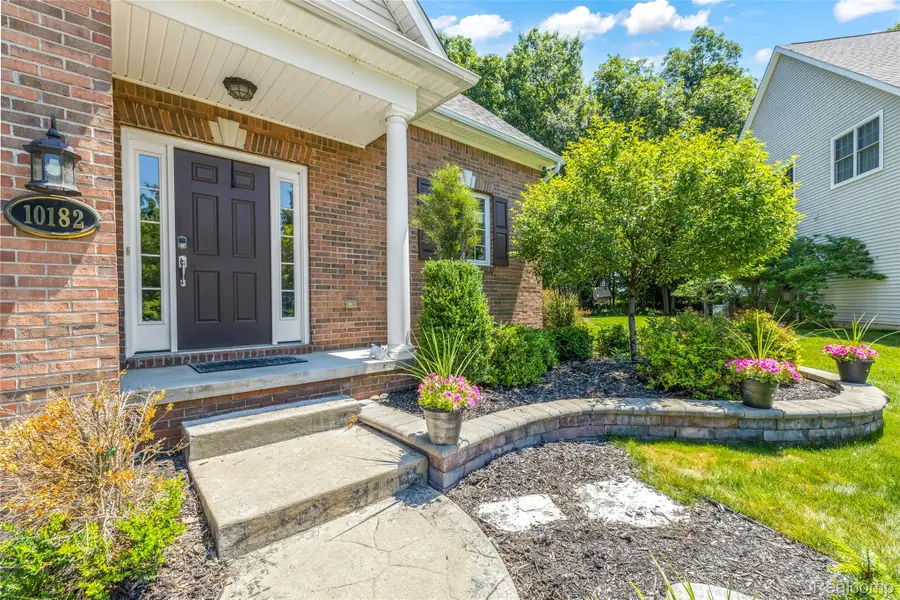 10182 Edgewood Drive, Grand Blanc, MI 48439 - #3