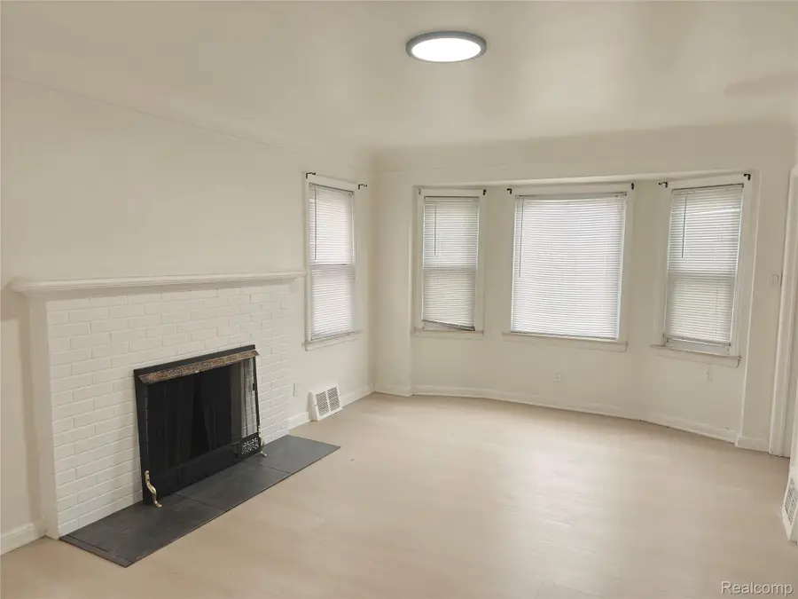 8527 Whitcomb Street, Detroit, MI 48228 - #2