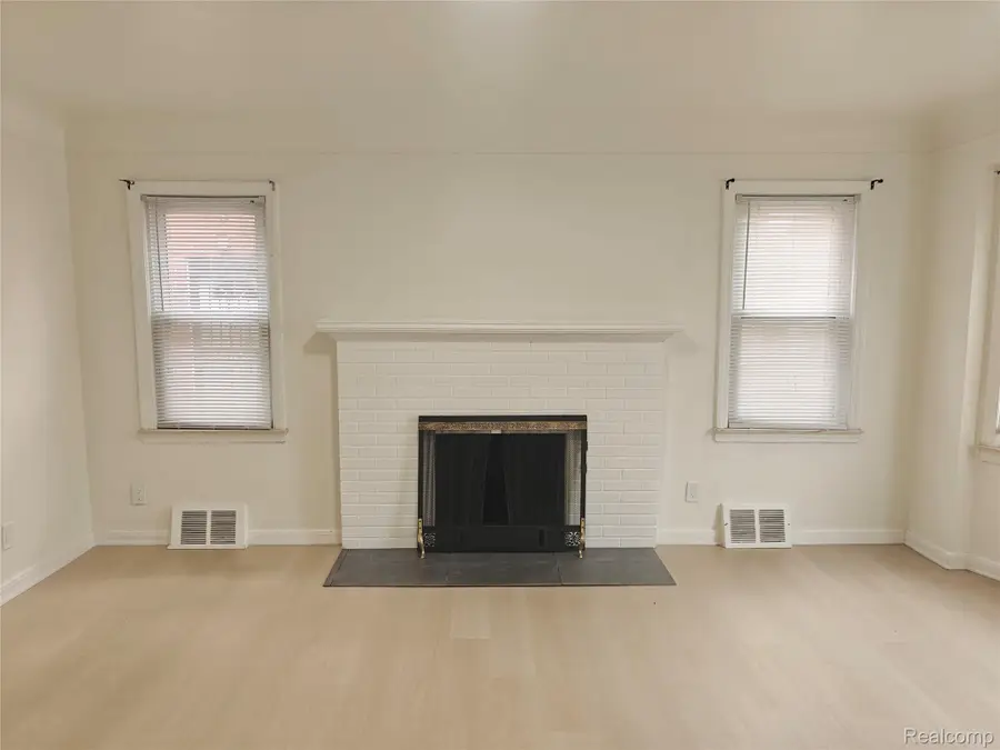 8527 Whitcomb Street, Detroit, MI 48228 - #3