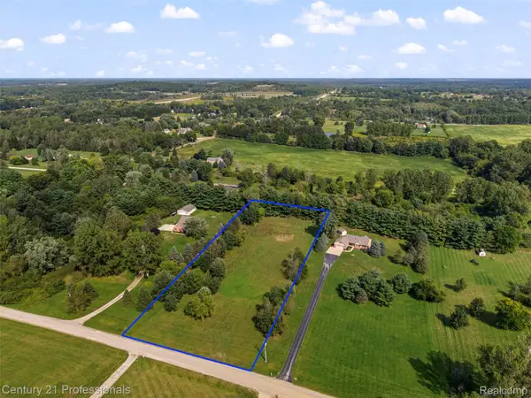 1920 Deer Run Lane, Leonard, MI 48367