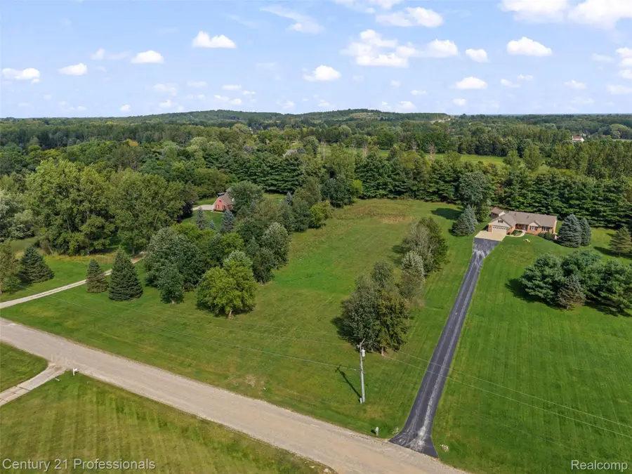 1920 Deer Run Lane, Leonard, MI 48367 - #2