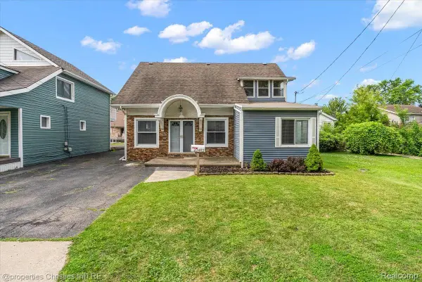 22482 Beach Street, StClairShores, MI 48081