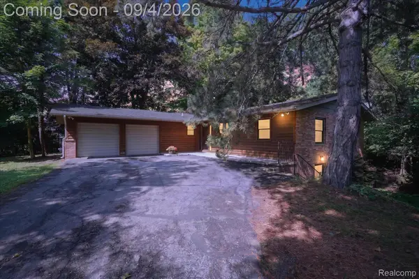 1352 Catherines Way, Howell, MI 48843