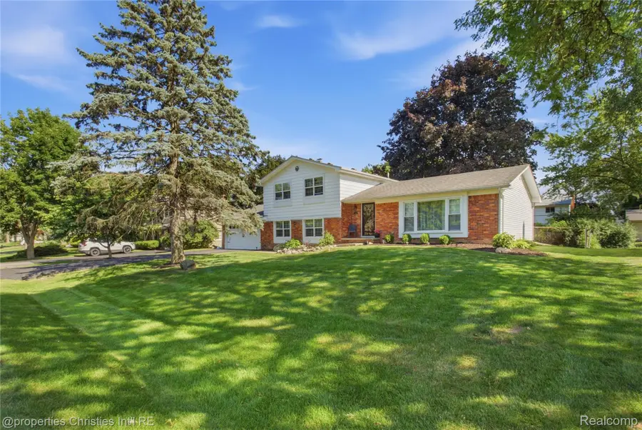 5569 Tadworth Place, West Bloomfield, MI 48322 - #3