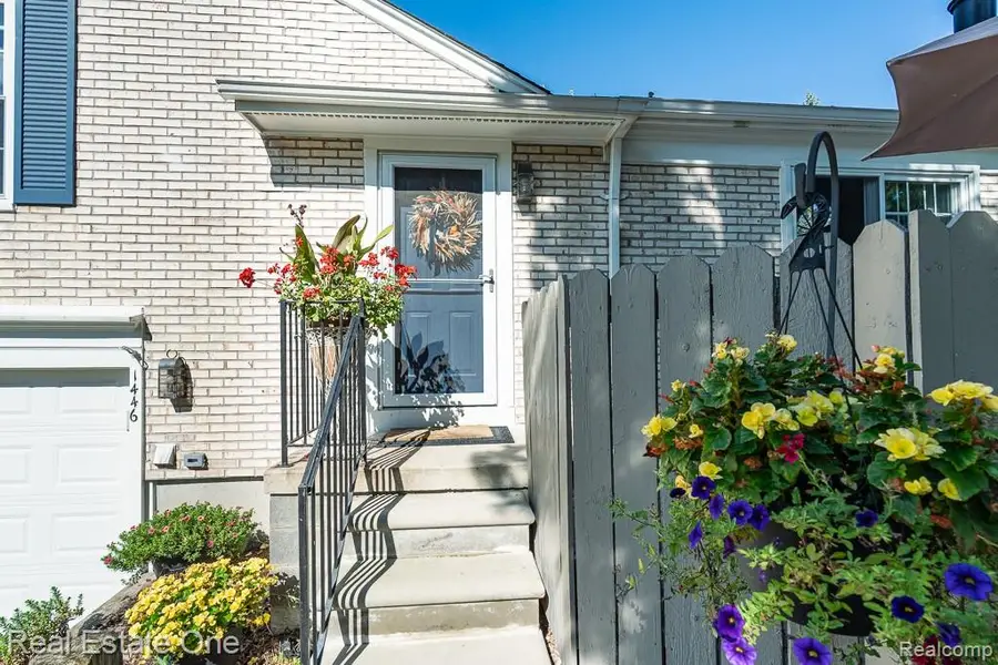 1446 Kings Cove Drive, Rochester Hills, MI 48306 - #2