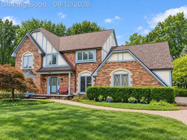 25687 Rutledge Crossing, FarmingtonHills, MI 48335