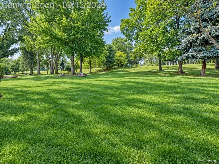 25687 Rutledge Crossing, Farmington Hills, MI 48335 - #2
