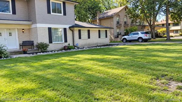 5649 Tequesta Drive Drive, WestBloomfield, MI 48323