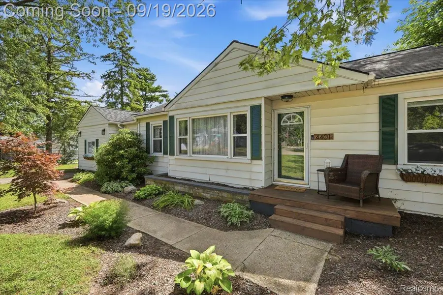 4401 Louella Drive, Waterford, MI 48329 - #3
