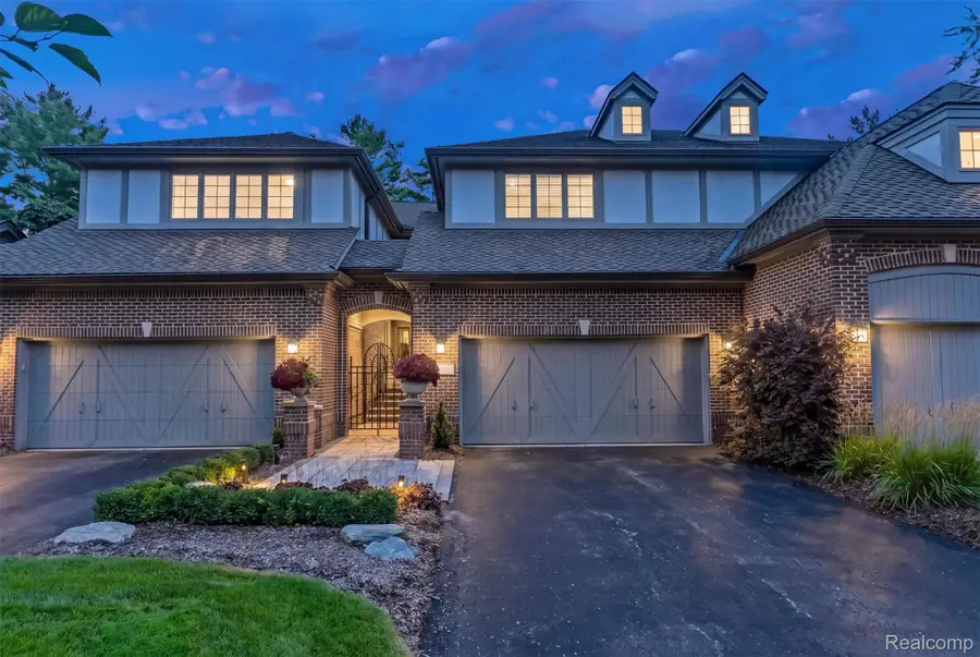 4082 Cranbrook Court, Bloomfield, MI 48301 - #2