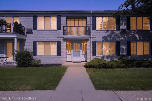 100 W Hickory Grove Road #C6, BloomfieldHills, MI 48304