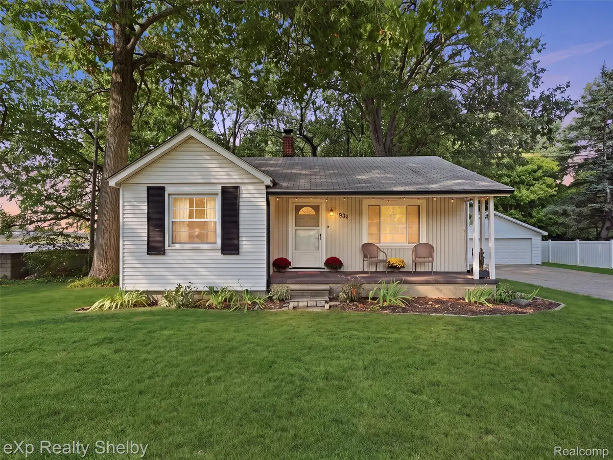 920 W Gardenia Avenue, Madison Heights, MI 48071 - #1