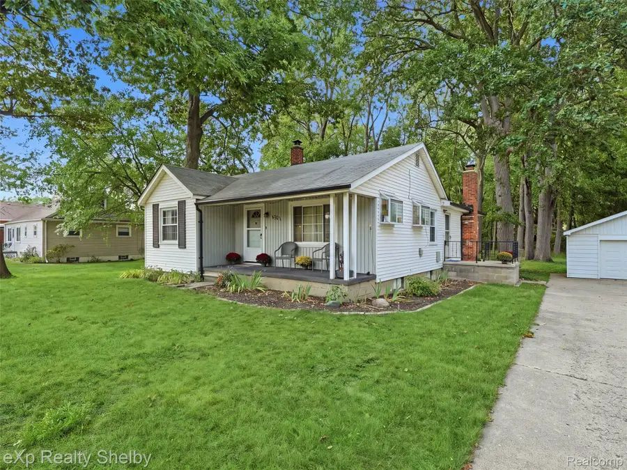 920 W Gardenia Avenue, Madison Heights, MI 48071 - #3