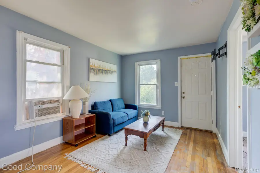 7239 Stephens Road, Center Line, MI 48015 - #2