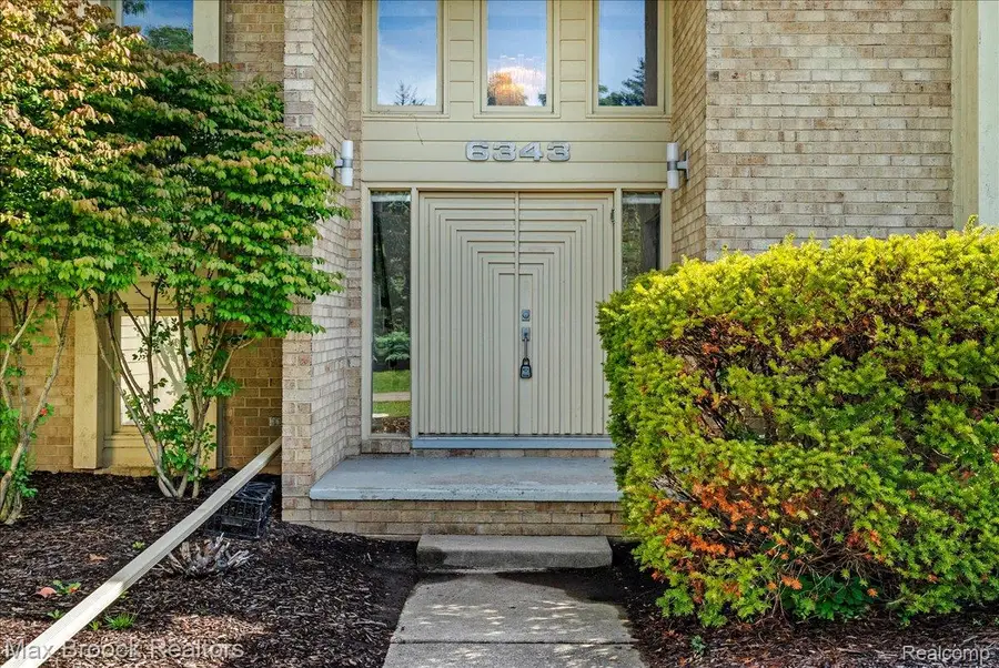 6343 Bauervic Boulevard, West Bloomfield, MI 48322 - #2