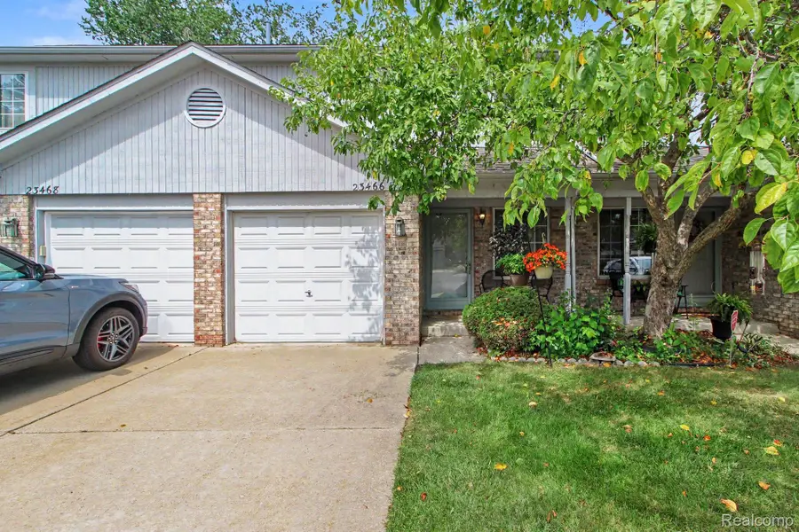 23466 Mahoney Court, Brownstown, MI 48183 - #2