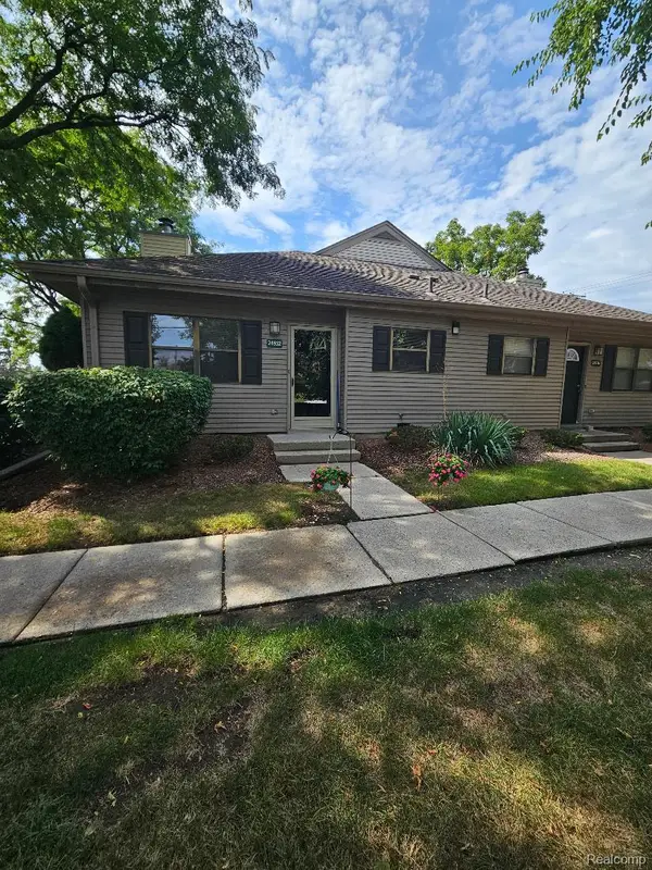 24932 NE Auburn Lane #9, Southfield, MI 48033
