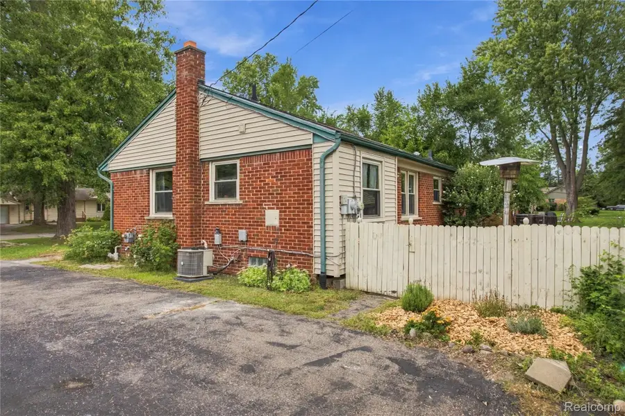 19200 Flamingo Boulevard, Livonia, MI 48152 - #3