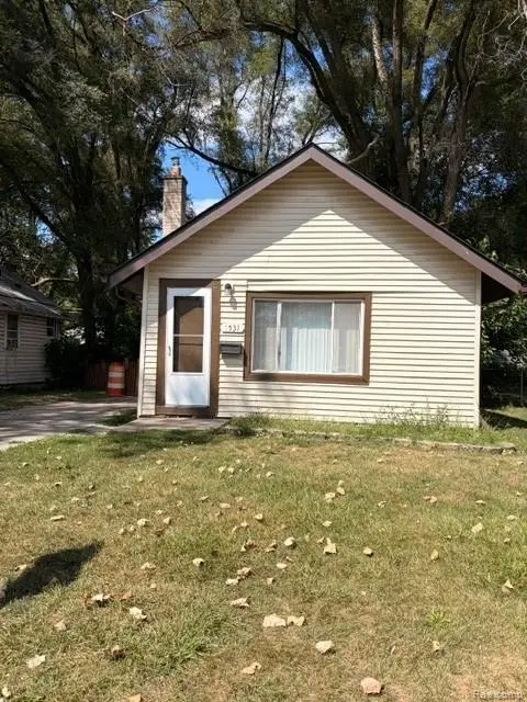 1531 E Evelyn Avenue, HazelPark, MI 48030