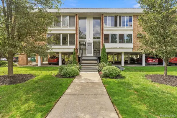 32030 Grand River Avenue #32, Farmington, MI 48336