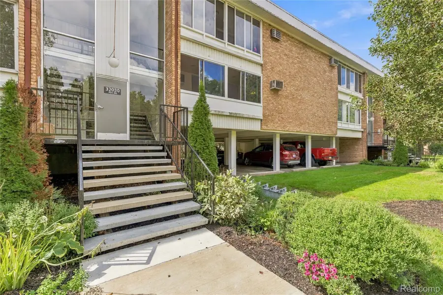 32030 Grand River Avenue #32, Farmington, MI 48336 - #2