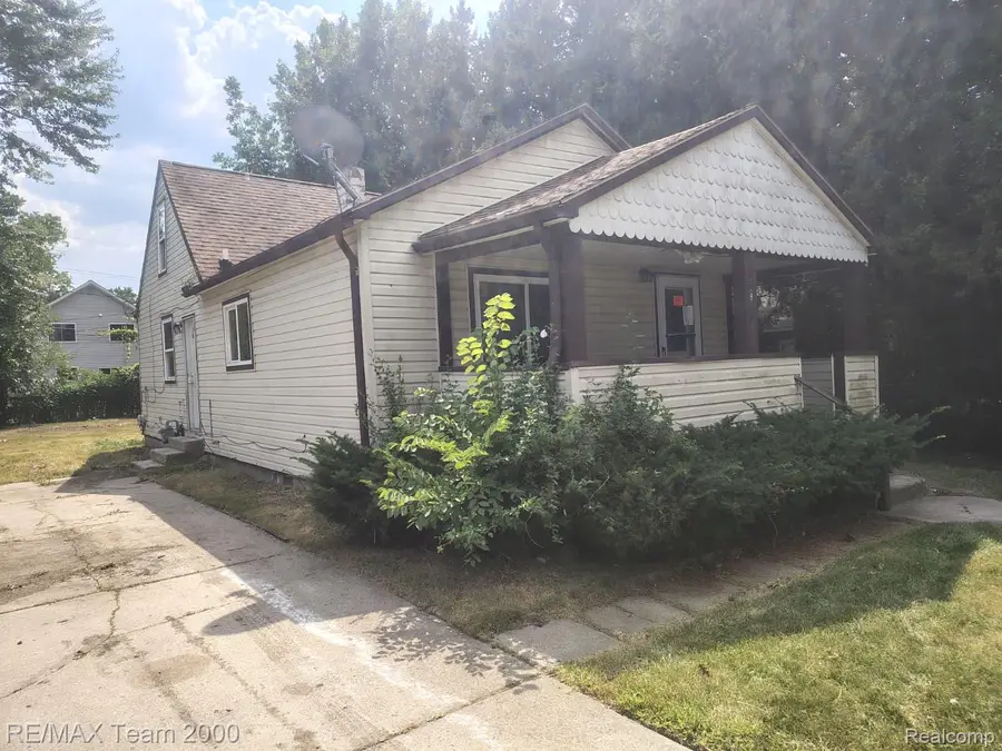 20890 Ridgemont Road, Harper Woods, MI 48225 - #2